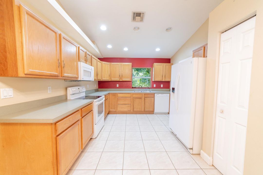 For Sale: $365,000 (3 beds, 2 baths, 1327 Square Feet)