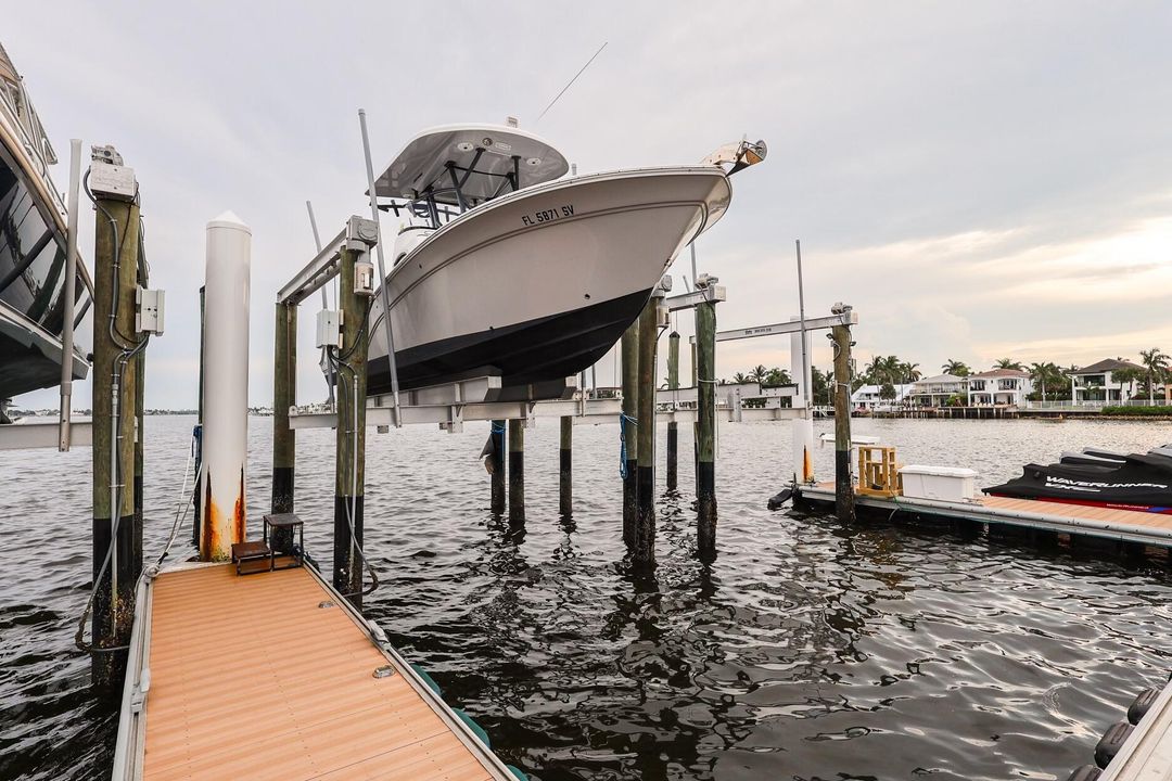 For Sale: $1,275,000 (4 beds, 2 baths, 2507 Square Feet)