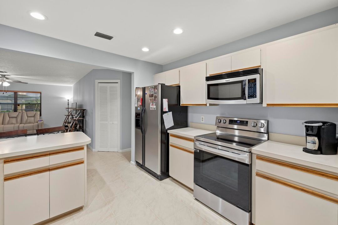 Active With Contract: $625,000 (4 beds, 2 baths, 2187 Square Feet)