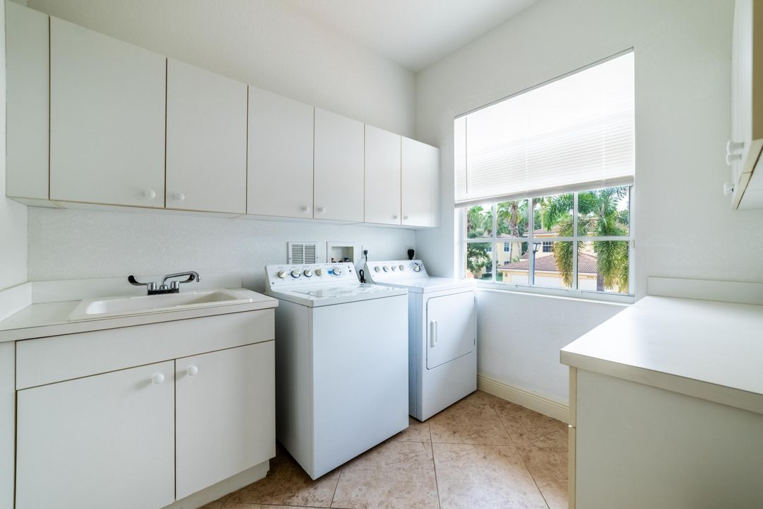 Active With Contract: $435,000 (3 beds, 2 baths, 2377 Square Feet)