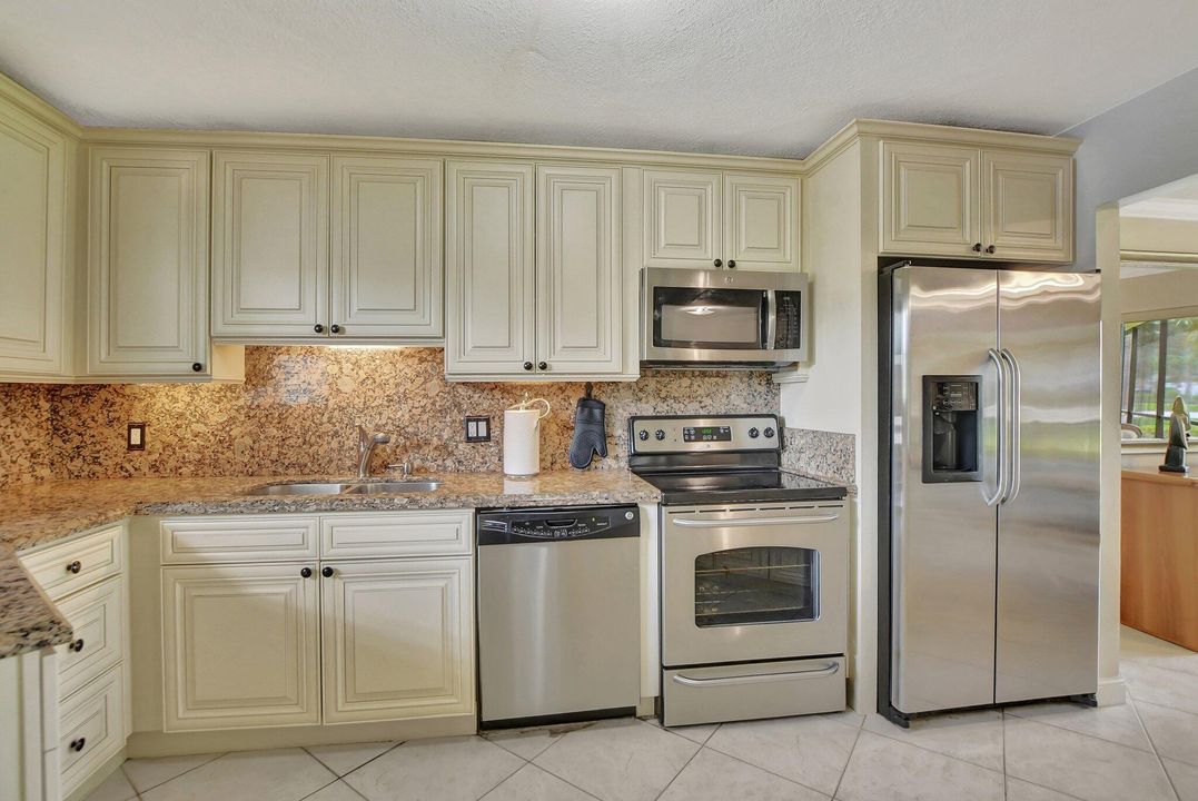 Active With Contract: $3,500 (3 beds, 2 baths, 1597 Square Feet)