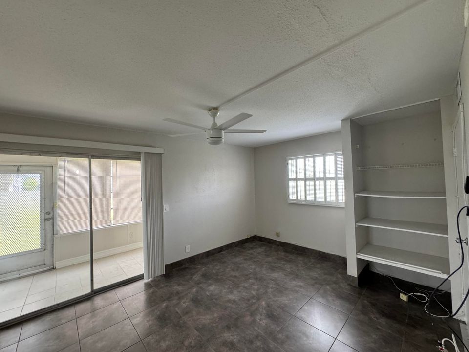 For Sale: $95,000 (1 beds, 1 baths, 720 Square Feet)