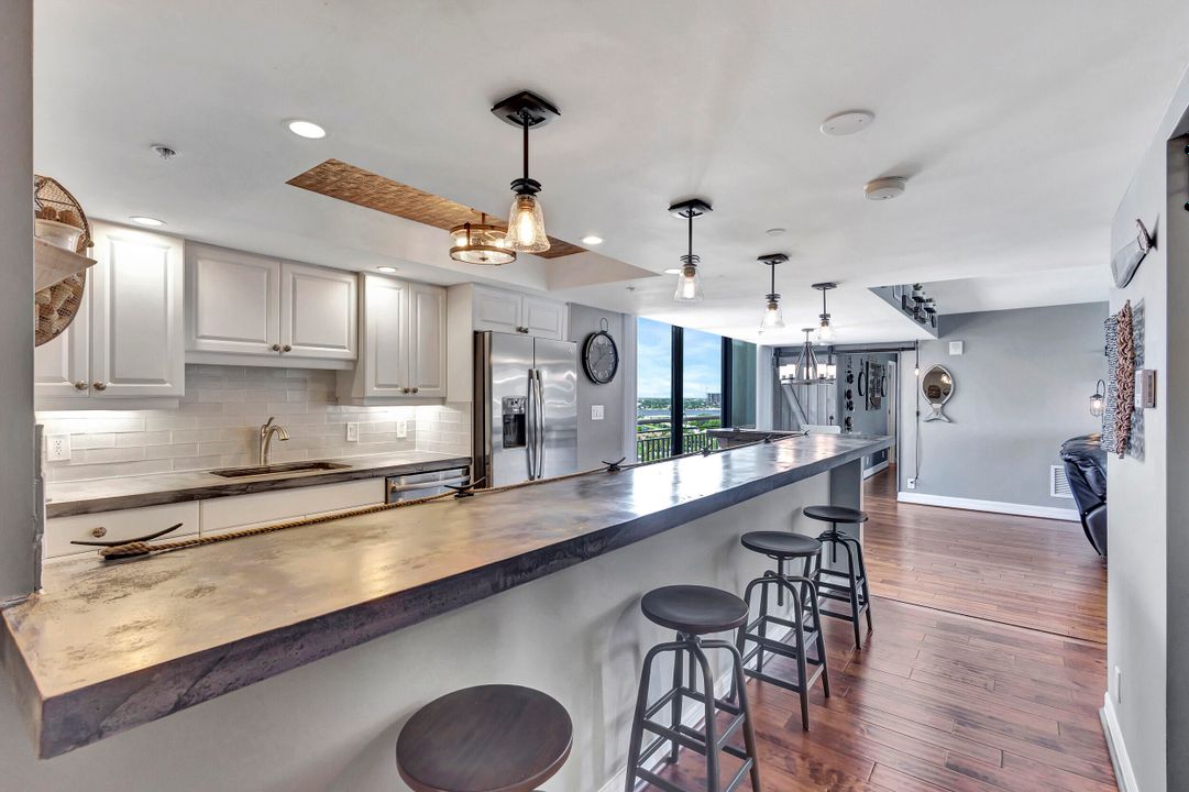 For Sale: $1,190,000 (2 beds, 2 baths, 1589 Square Feet)