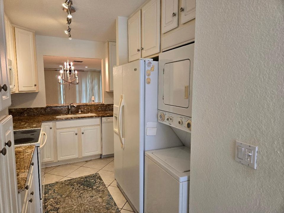 Active With Contract: $2,200 (2 beds, 2 baths, 1180 Square Feet)