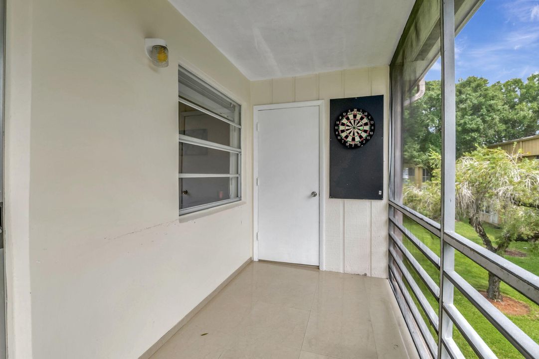 Active With Contract: $179,000 (2 beds, 2 baths, 910 Square Feet)