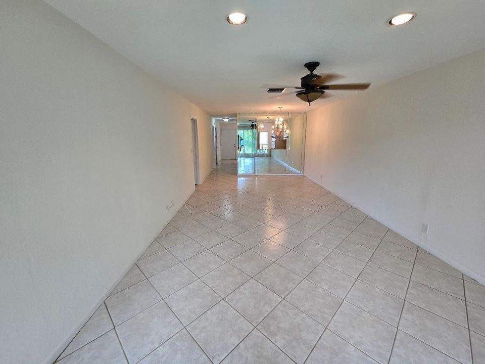 Active With Contract: $2,200 (2 beds, 2 baths, 1180 Square Feet)