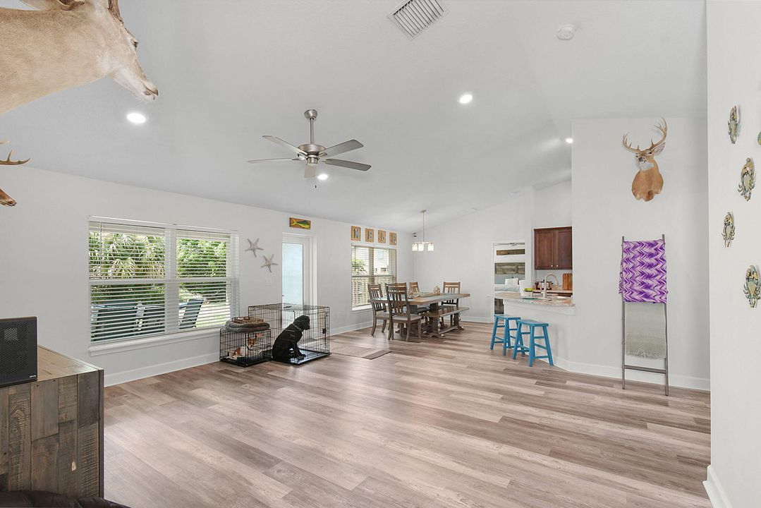 Active With Contract: $380,000 (4 beds, 2 baths, 1733 Square Feet)