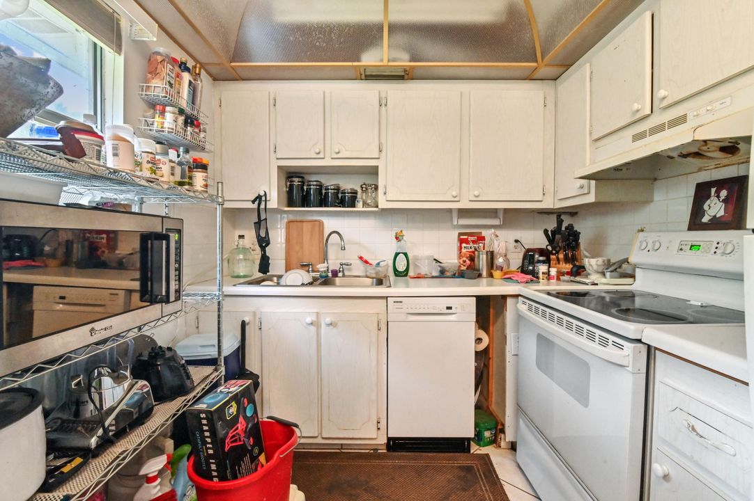 For Sale: $99,000 (2 beds, 2 baths, 880 Square Feet)