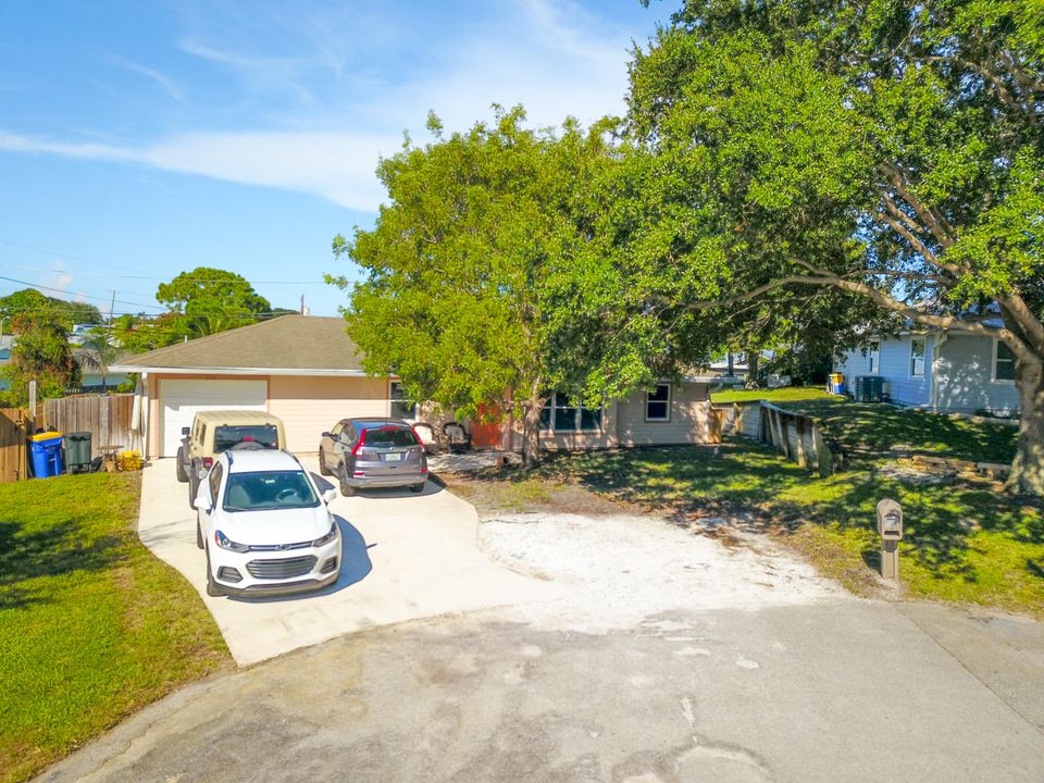 Active With Contract: $449,000 (3 beds, 2 baths, 1714 Square Feet)