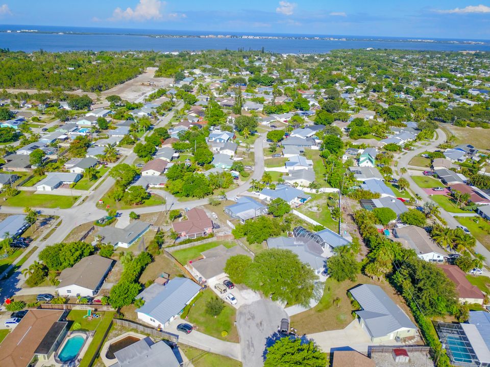 Active With Contract: $449,000 (3 beds, 2 baths, 1714 Square Feet)