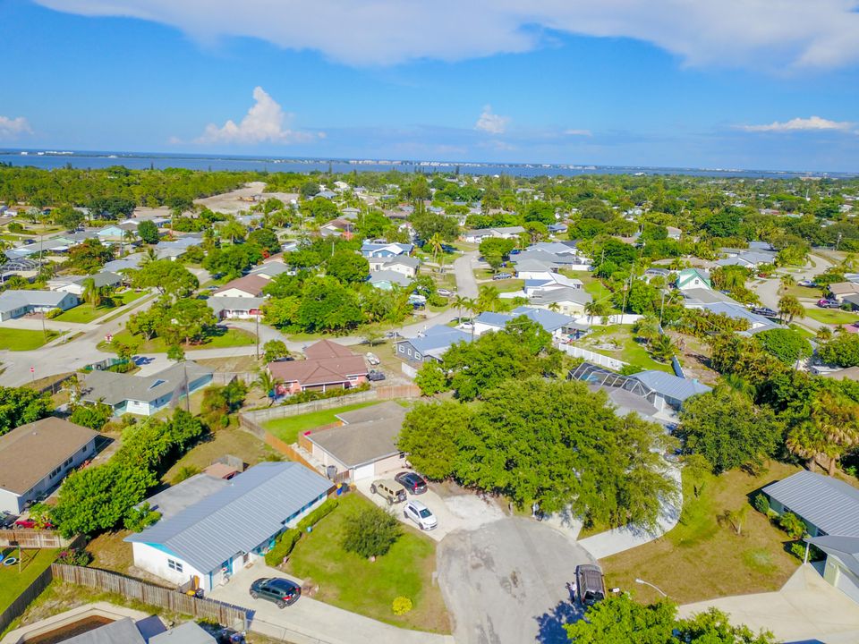 Active With Contract: $449,000 (3 beds, 2 baths, 1714 Square Feet)