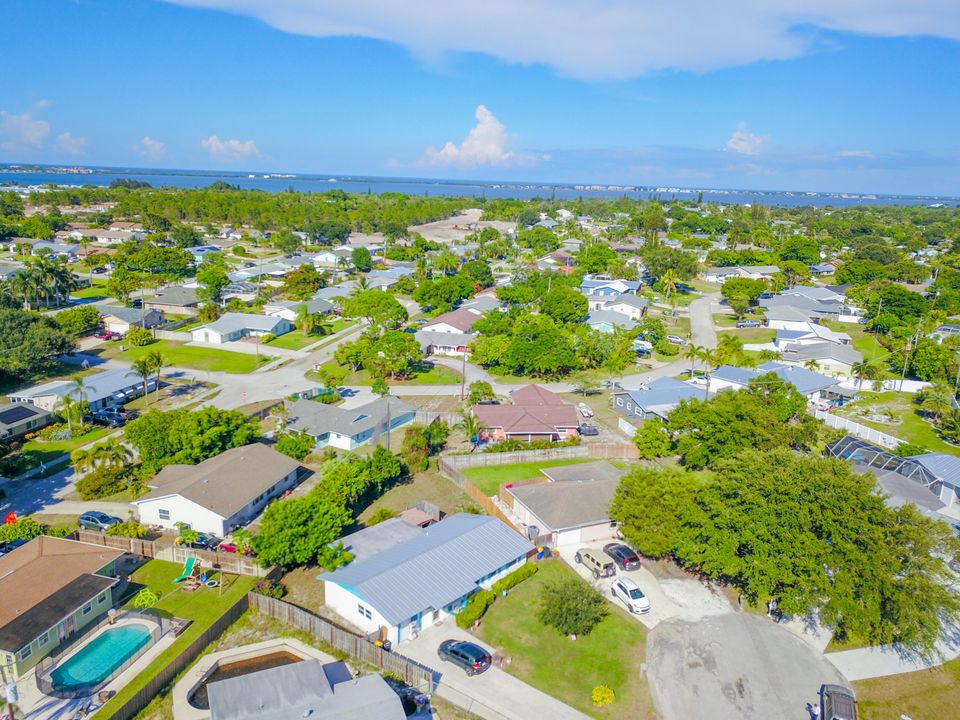 Active With Contract: $449,000 (3 beds, 2 baths, 1714 Square Feet)