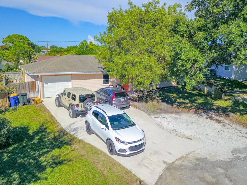 Active With Contract: $449,000 (3 beds, 2 baths, 1714 Square Feet)