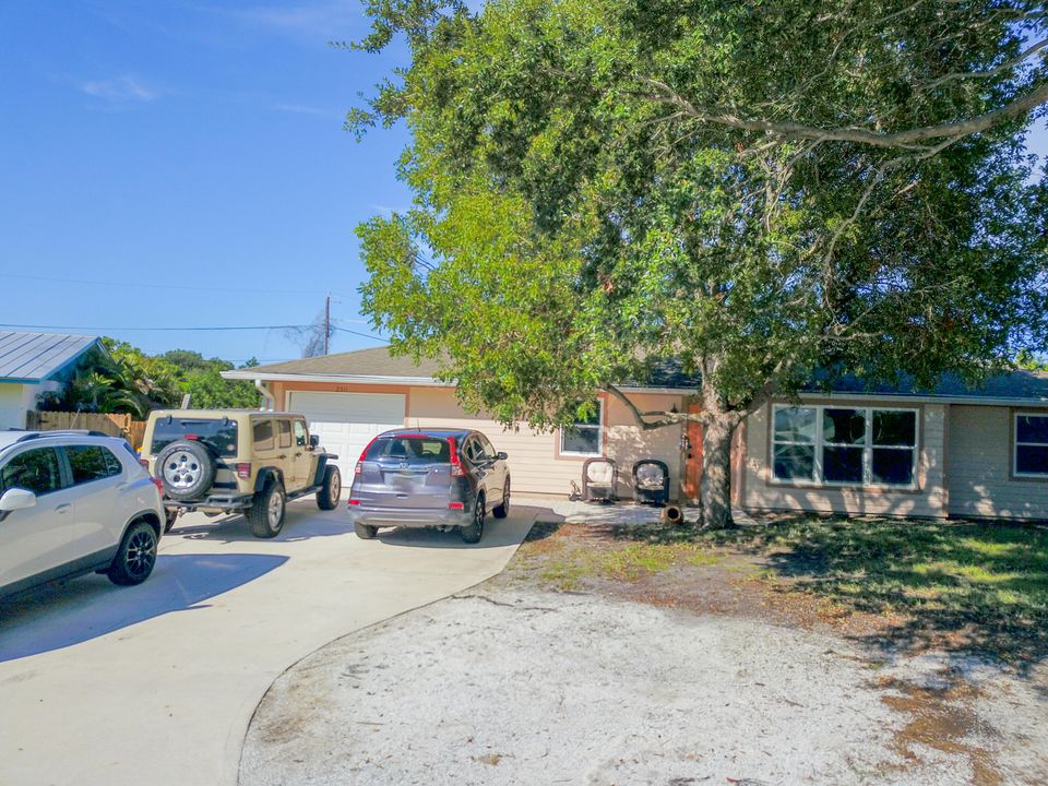 Active With Contract: $449,000 (3 beds, 2 baths, 1714 Square Feet)