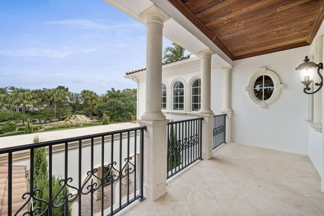 For Sale: $4,950,000 (4 beds, 4 baths, 5621 Square Feet)