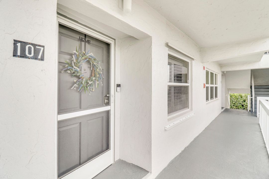 Active With Contract: $3,900 (2 beds, 2 baths, 1078 Square Feet)