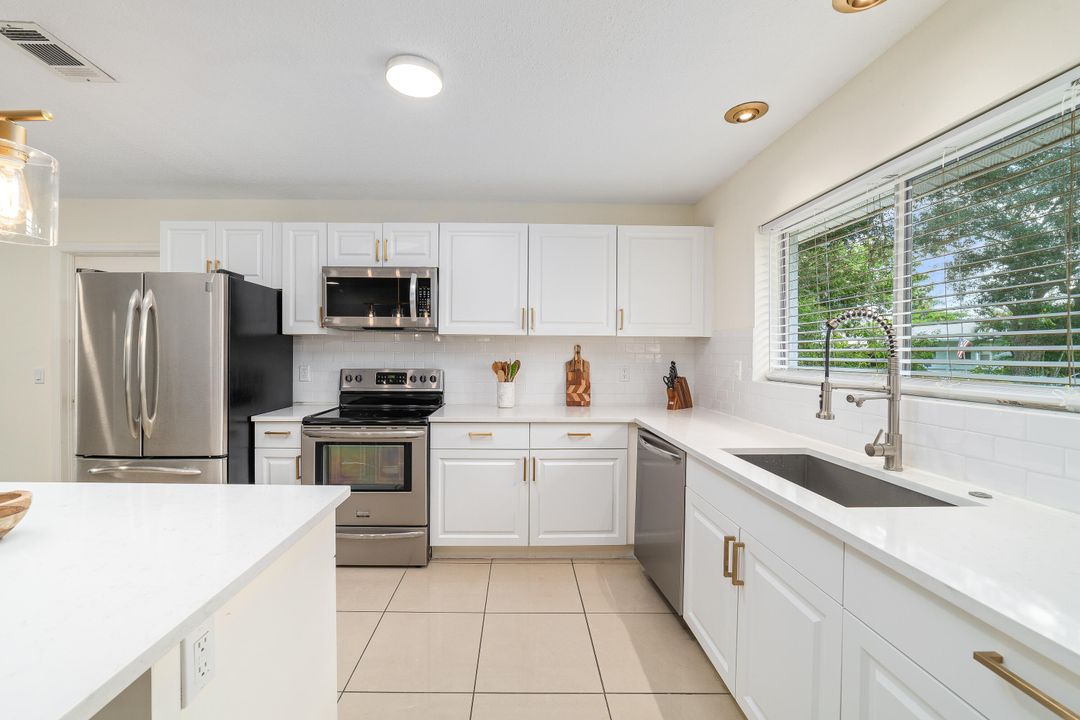 Active With Contract: $322,500 (3 beds, 2 baths, 1412 Square Feet)