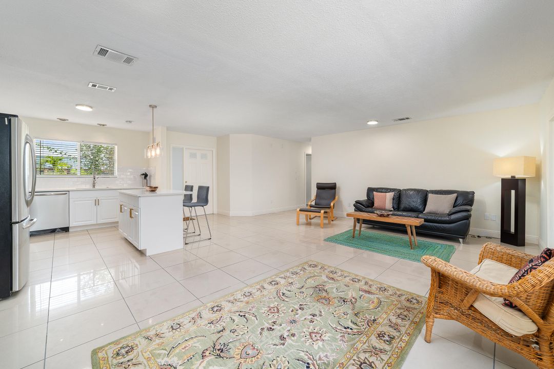 Active With Contract: $322,500 (3 beds, 2 baths, 1412 Square Feet)