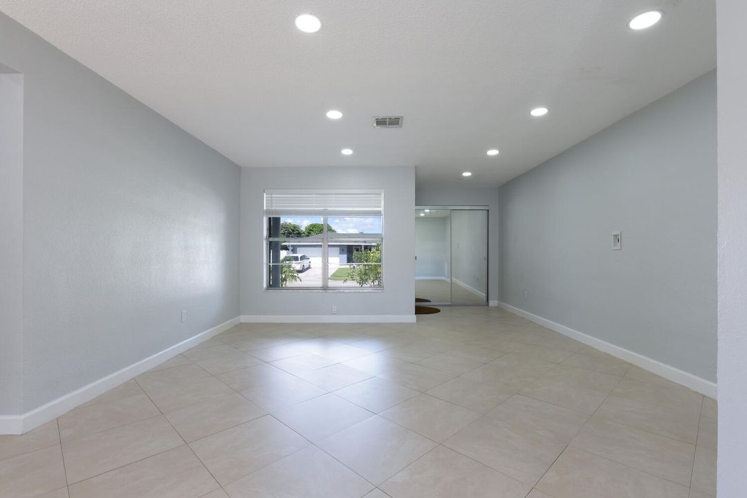 Active With Contract: $4,250 (3 beds, 2 baths, 1406 Square Feet)