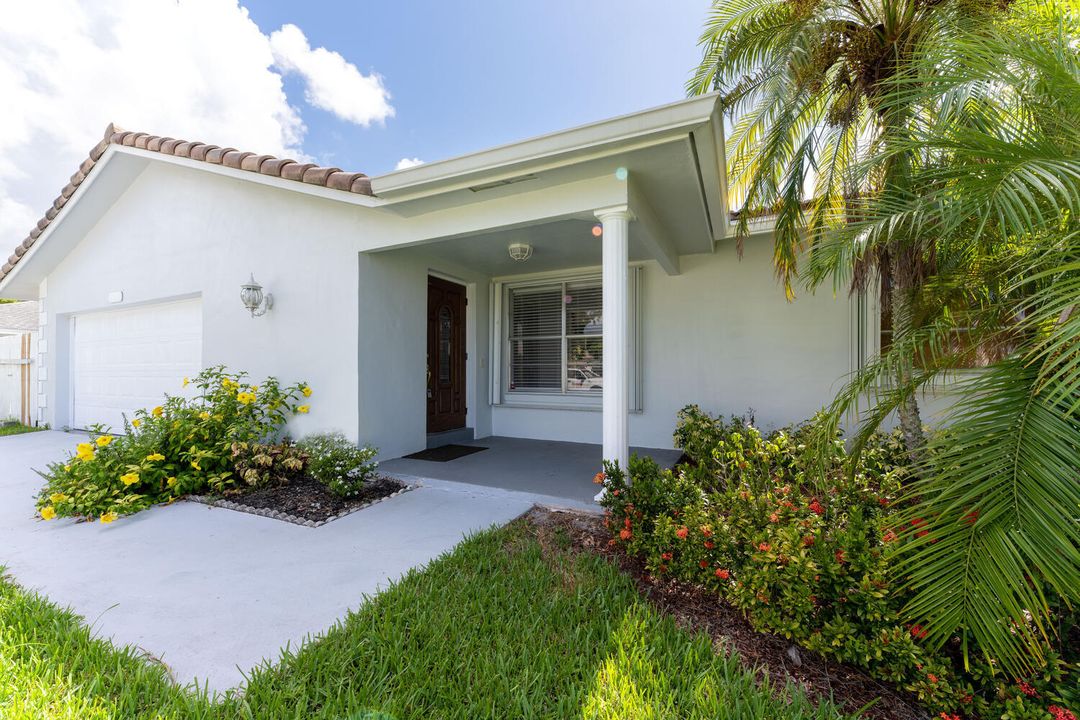 Active With Contract: $4,250 (3 beds, 2 baths, 1406 Square Feet)