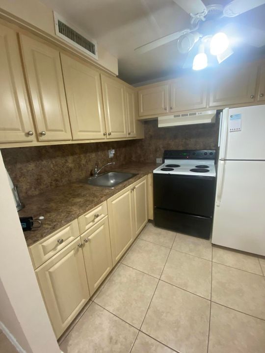 For Rent: $1,275 (1 beds, 1 baths, 615 Square Feet)