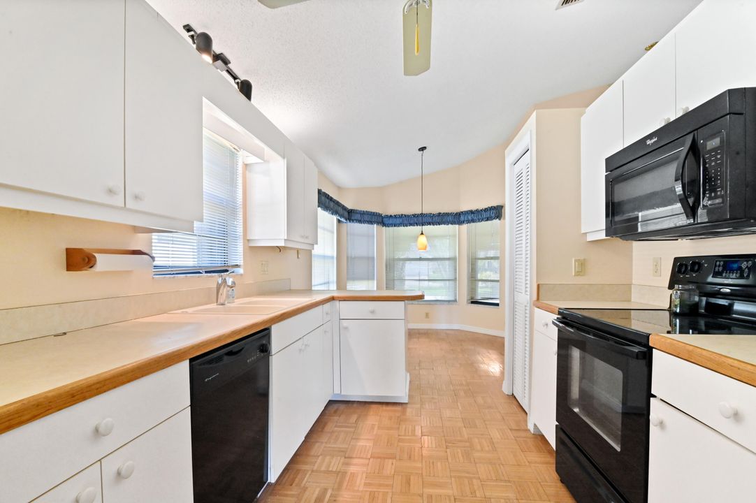 For Sale: $439,900 (3 beds, 2 baths, 1905 Square Feet)