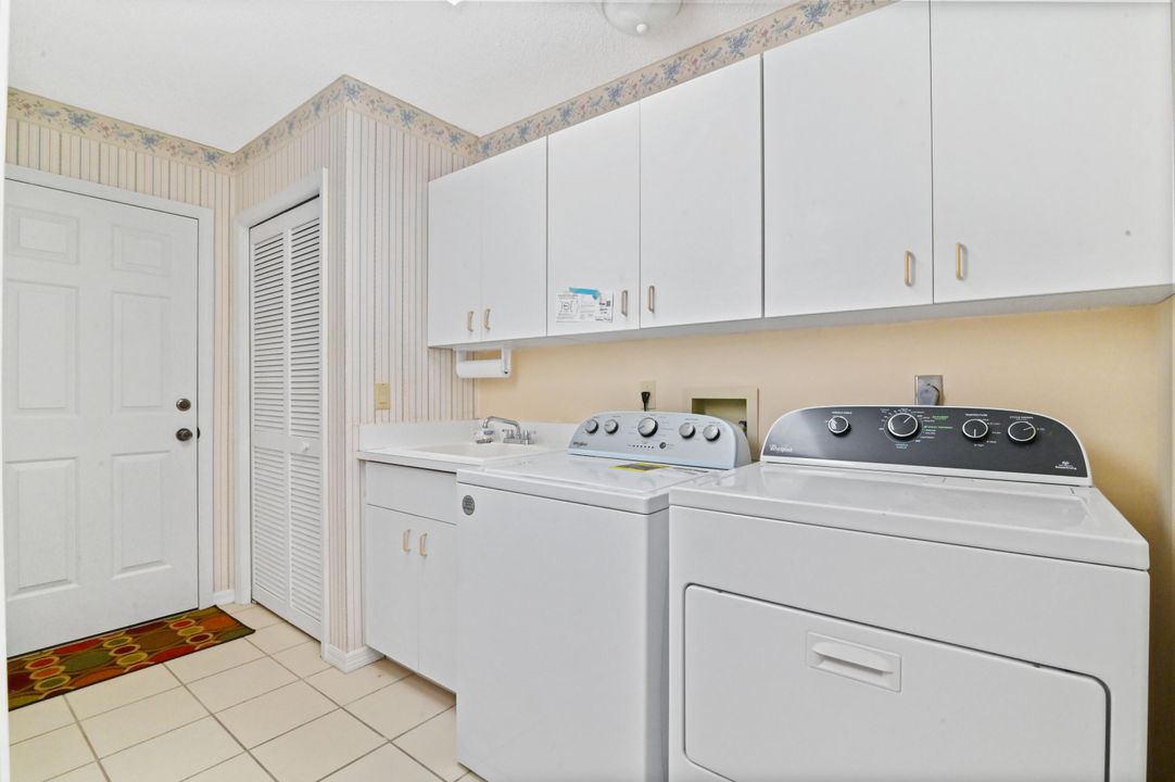 For Sale: $439,900 (3 beds, 2 baths, 1905 Square Feet)