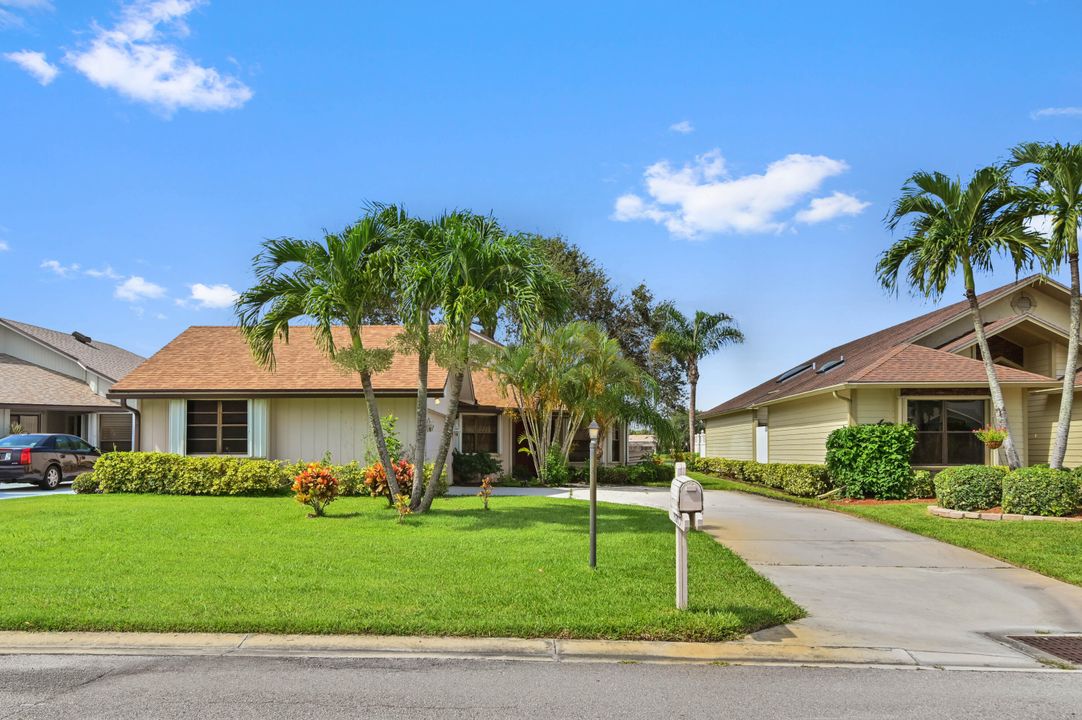 For Sale: $439,900 (3 beds, 2 baths, 1905 Square Feet)