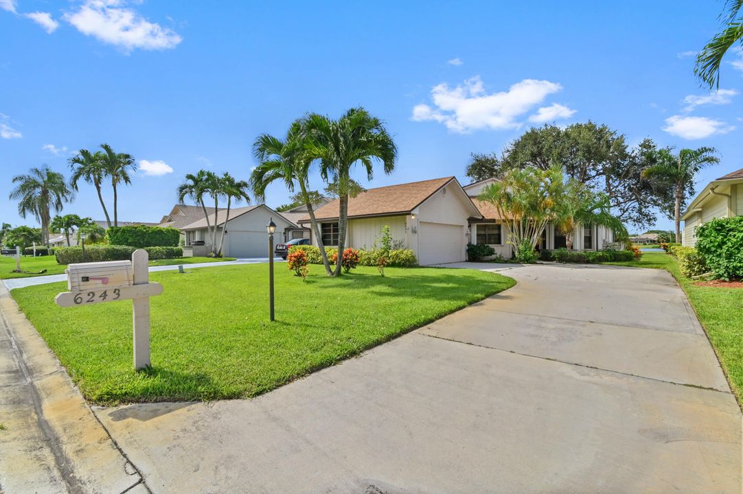 For Sale: $439,900 (3 beds, 2 baths, 1905 Square Feet)