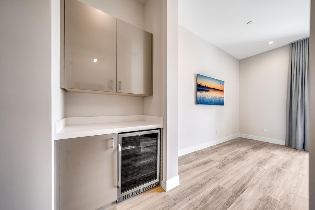 Active With Contract: $6,800 (2 beds, 2 baths, 2000 Square Feet)