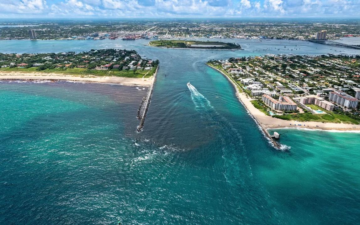 Под контрактом: $5,800 (2 спален, 2 ванн, 1851 Квадратных фут)