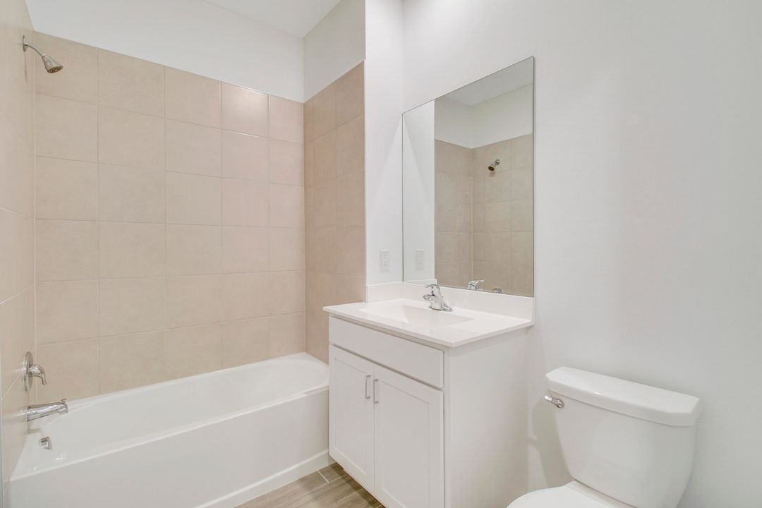 Active With Contract: $3,300 (2 beds, 2 baths, 1319 Square Feet)