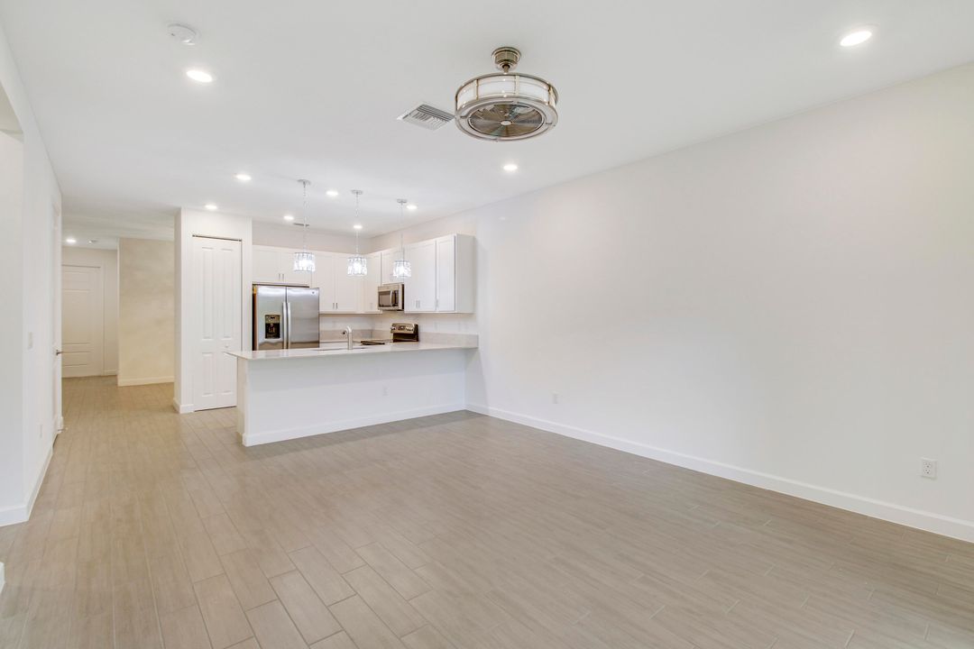 Active With Contract: $3,300 (2 beds, 2 baths, 1319 Square Feet)