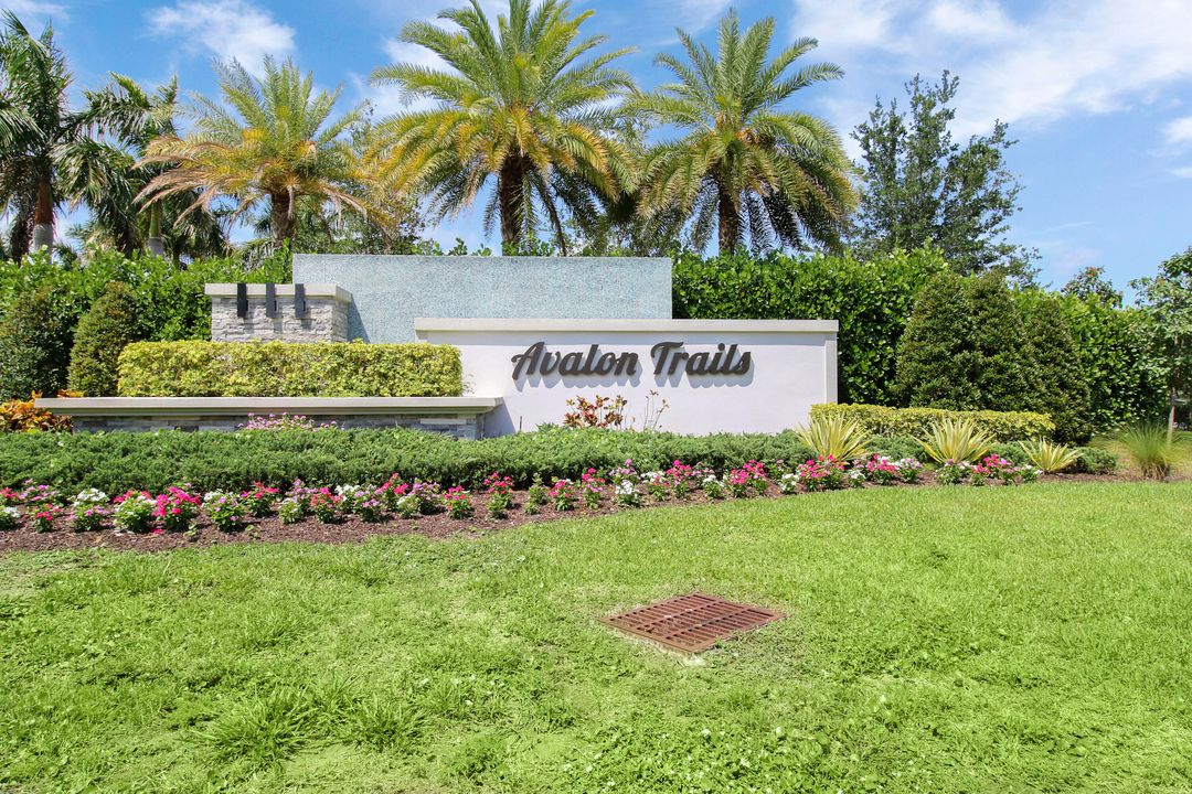 Active With Contract: $3,300 (2 beds, 2 baths, 1319 Square Feet)