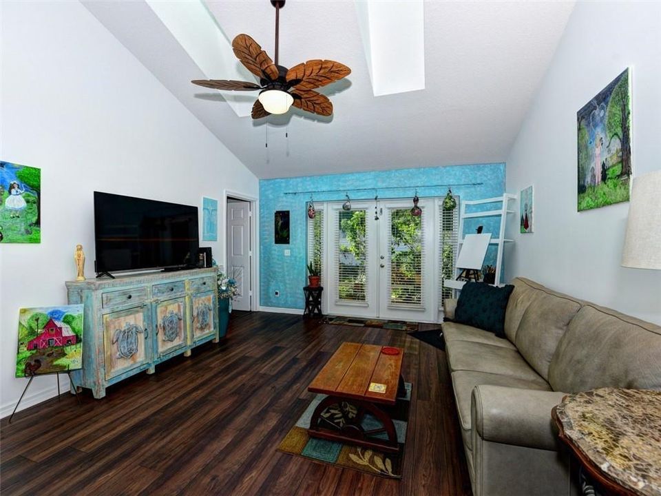 For Sale: $315,000 (2 beds, 2 baths, 1173 Square Feet)