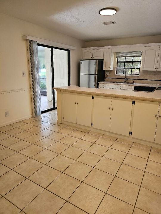 Recently Rented: $2,300 (2 beds, 2 baths, 1384 Square Feet)