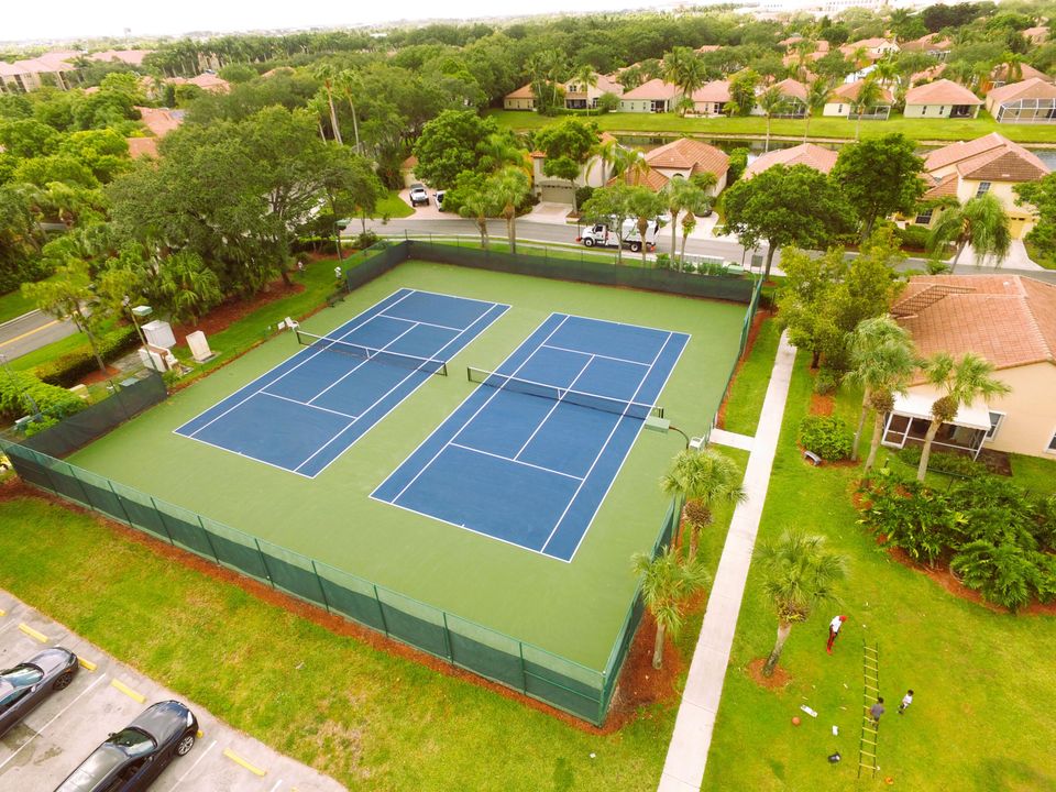 Active With Contract: $499,900 (3 beds, 2 baths, 1450 Square Feet)