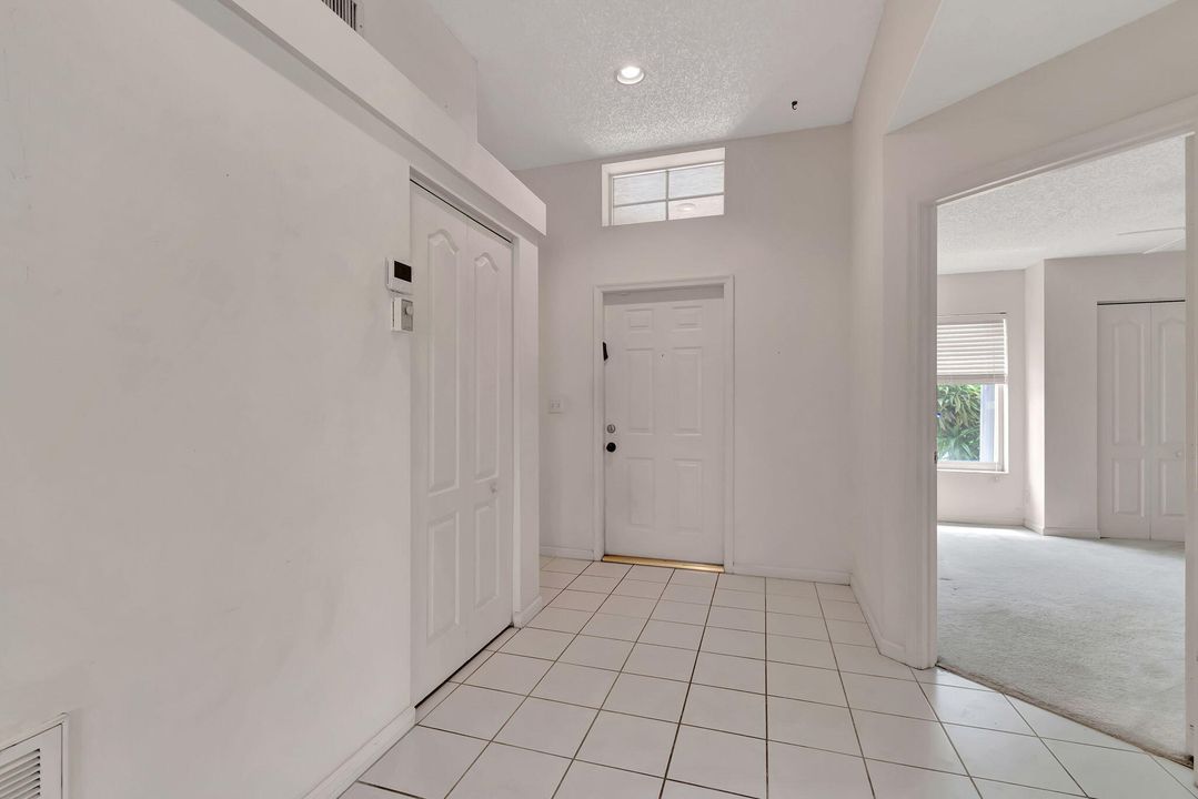 Active With Contract: $420,000 (2 beds, 2 baths, 1566 Square Feet)