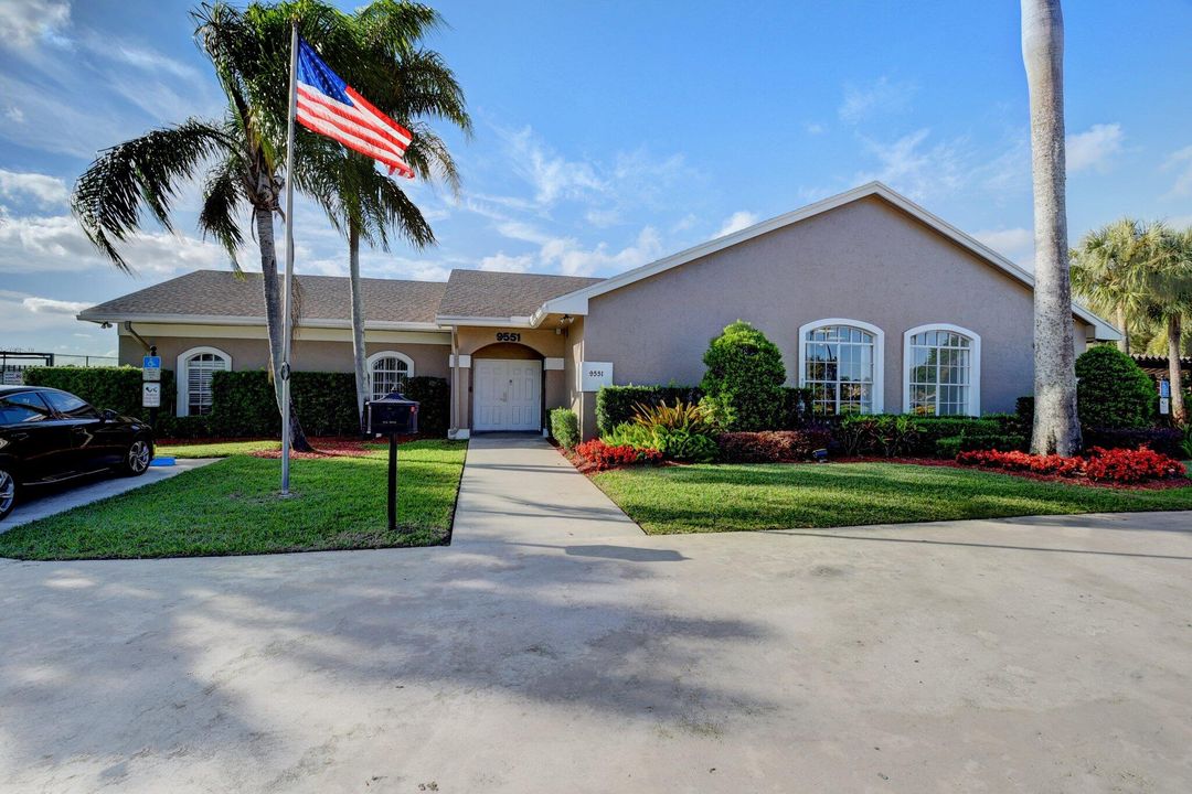 Active With Contract: $420,000 (2 beds, 2 baths, 1566 Square Feet)