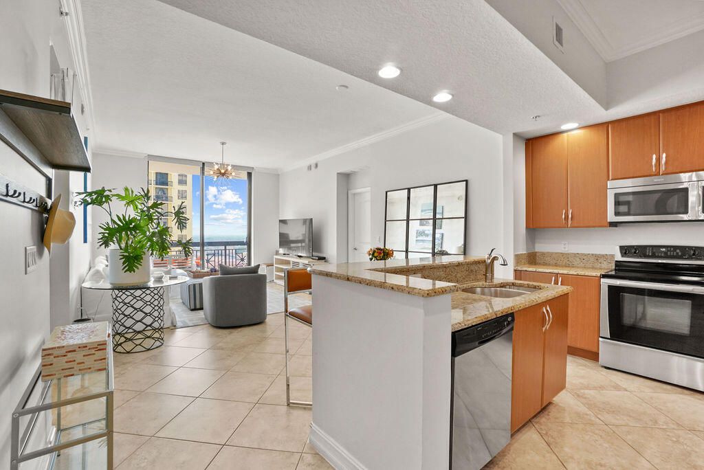 Active With Contract: $6,500 (2 beds, 2 baths, 1324 Square Feet)