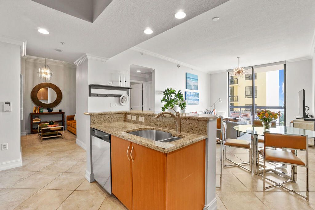 Active With Contract: $6,500 (2 beds, 2 baths, 1324 Square Feet)