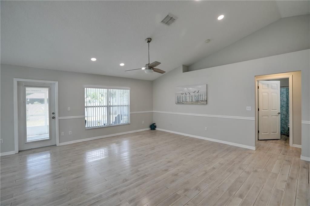 Active With Contract: $349,900 (3 beds, 2 baths, 1843 Square Feet)