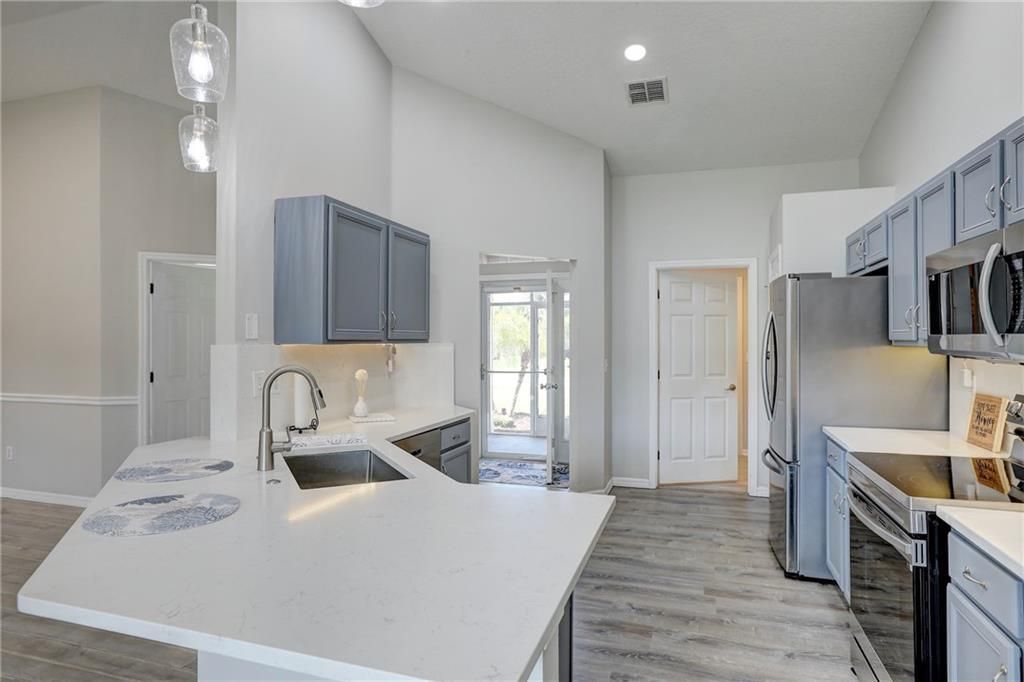 Active With Contract: $349,900 (3 beds, 2 baths, 1843 Square Feet)