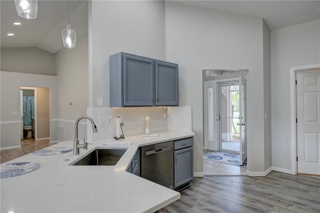 Active With Contract: $349,900 (3 beds, 2 baths, 1843 Square Feet)