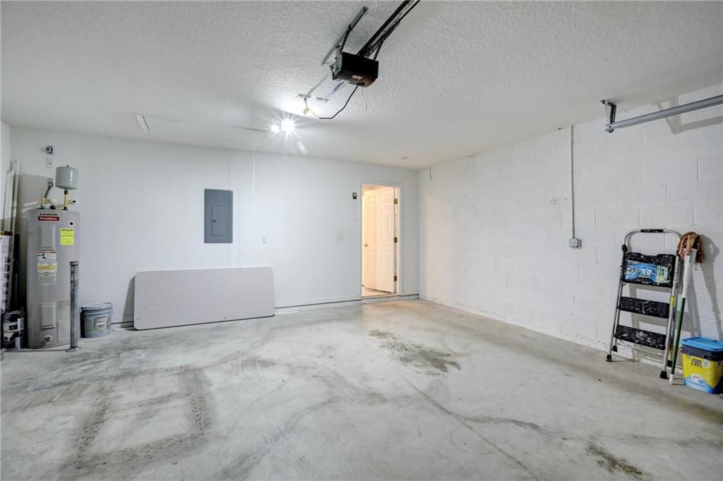 Active With Contract: $349,900 (3 beds, 2 baths, 1843 Square Feet)