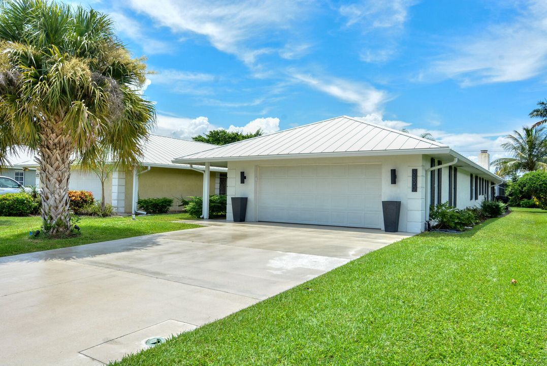 Active With Contract: $599,000 (2 beds, 2 baths, 2106 Square Feet)