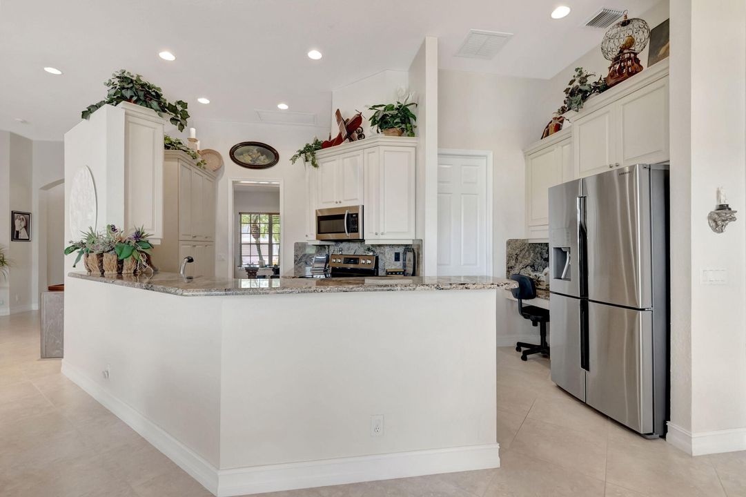 Active With Contract: $699,000 (3 beds, 2 baths, 2522 Square Feet)