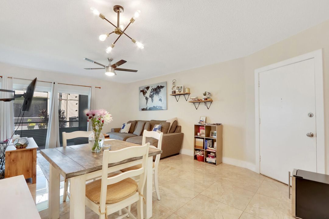 Active With Contract: $2,100 (2 beds, 2 baths, 940 Square Feet)