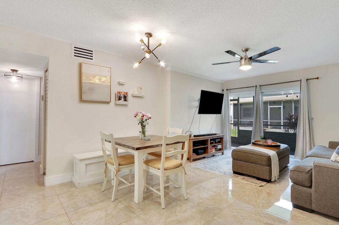 Active With Contract: $2,100 (2 beds, 2 baths, 940 Square Feet)