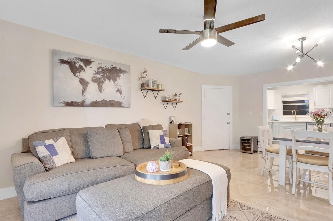 Active With Contract: $2,100 (2 beds, 2 baths, 940 Square Feet)